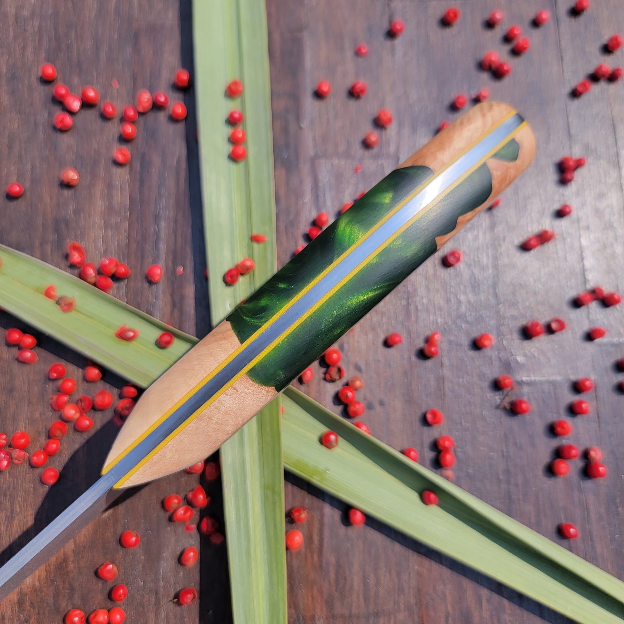 Dingo with a "Green" handle