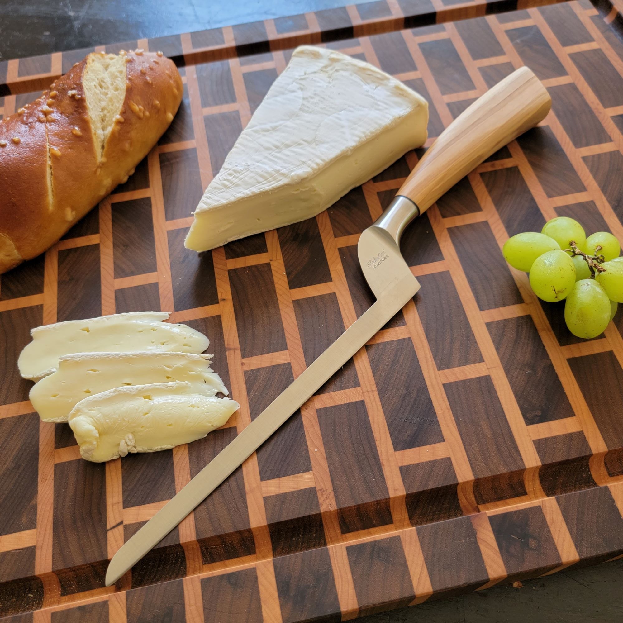 Set of 4 large cheese knives