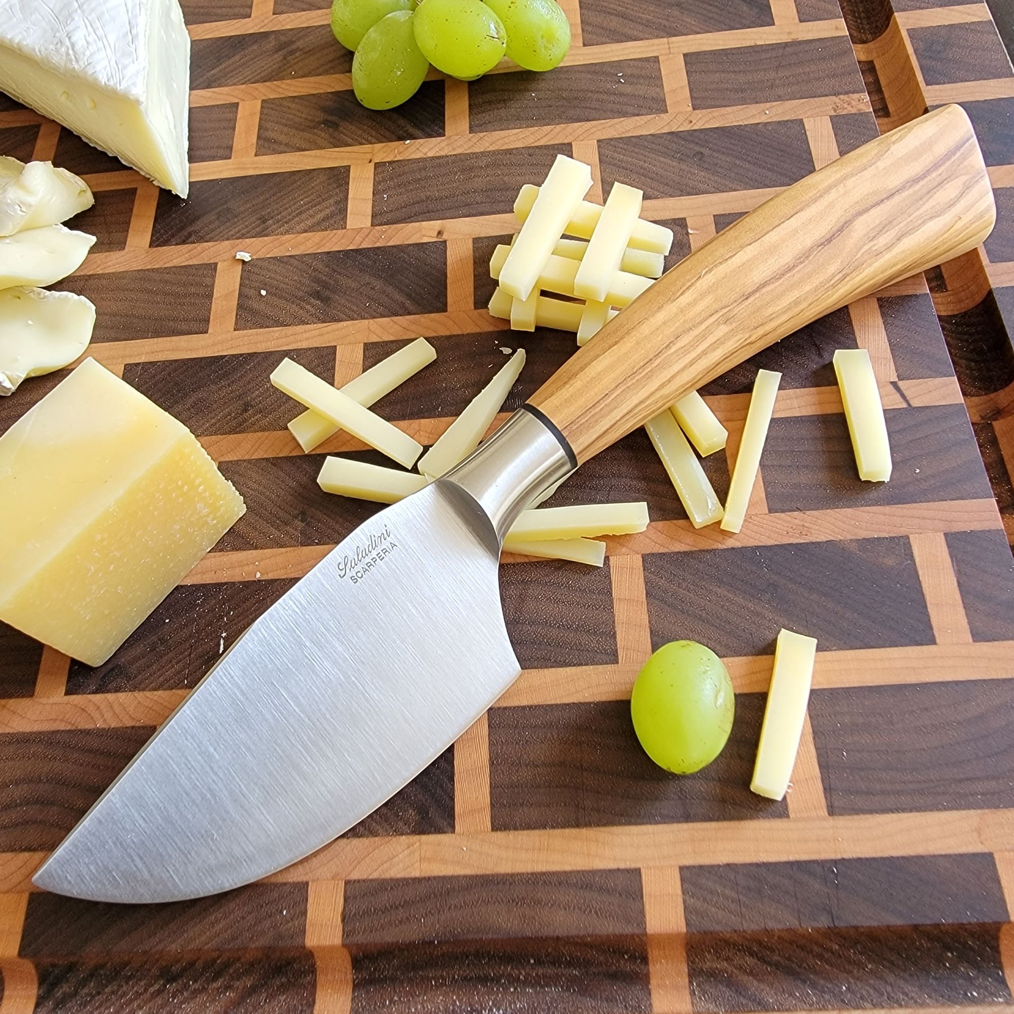 Set of 4 large cheese knives