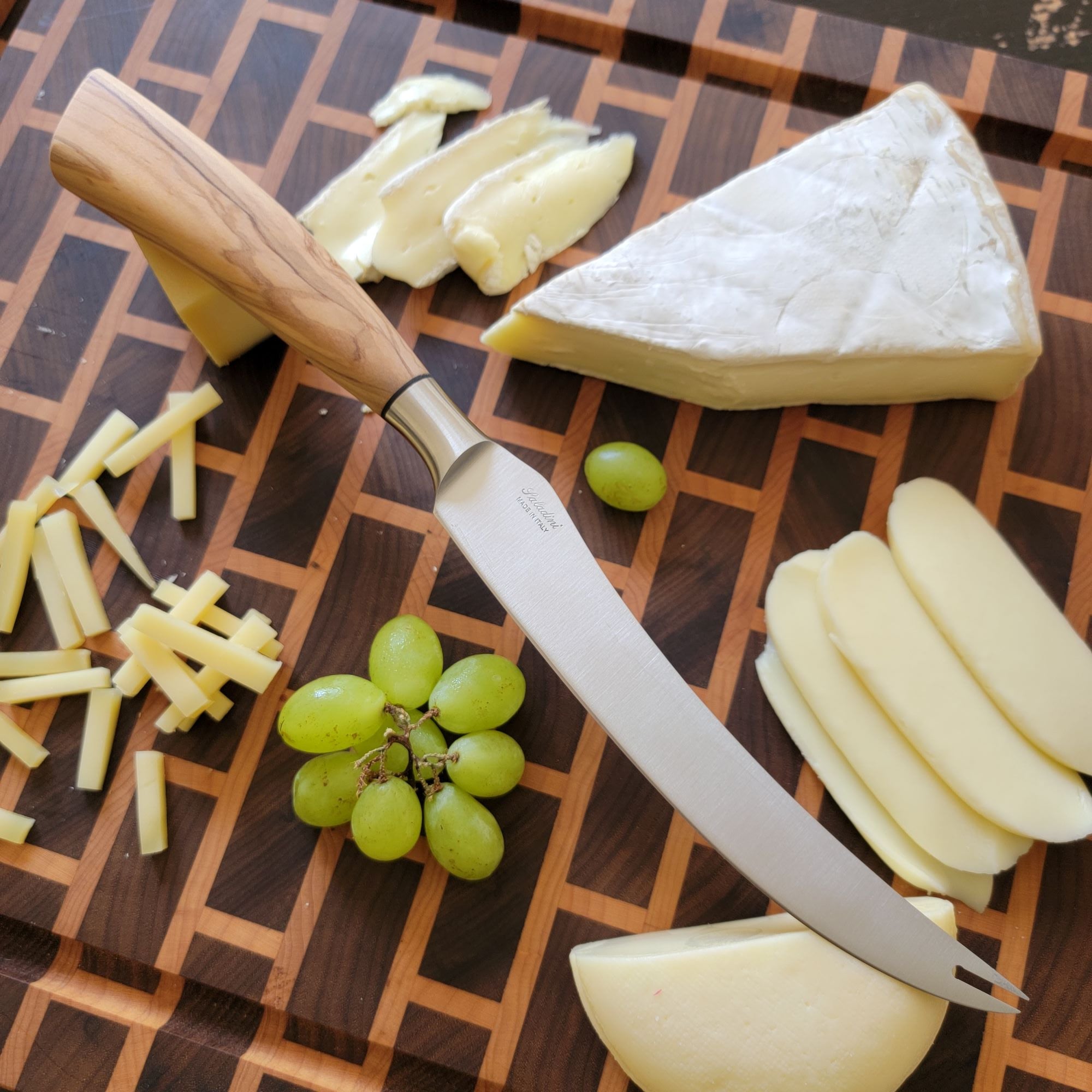 Set of 4 large cheese knives