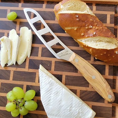 Knife for very soft cheese
